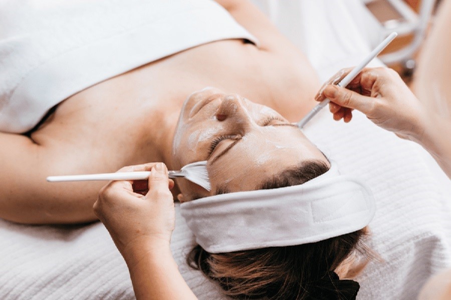 فیشیال و پاکسازی صورت در پردیس تهران